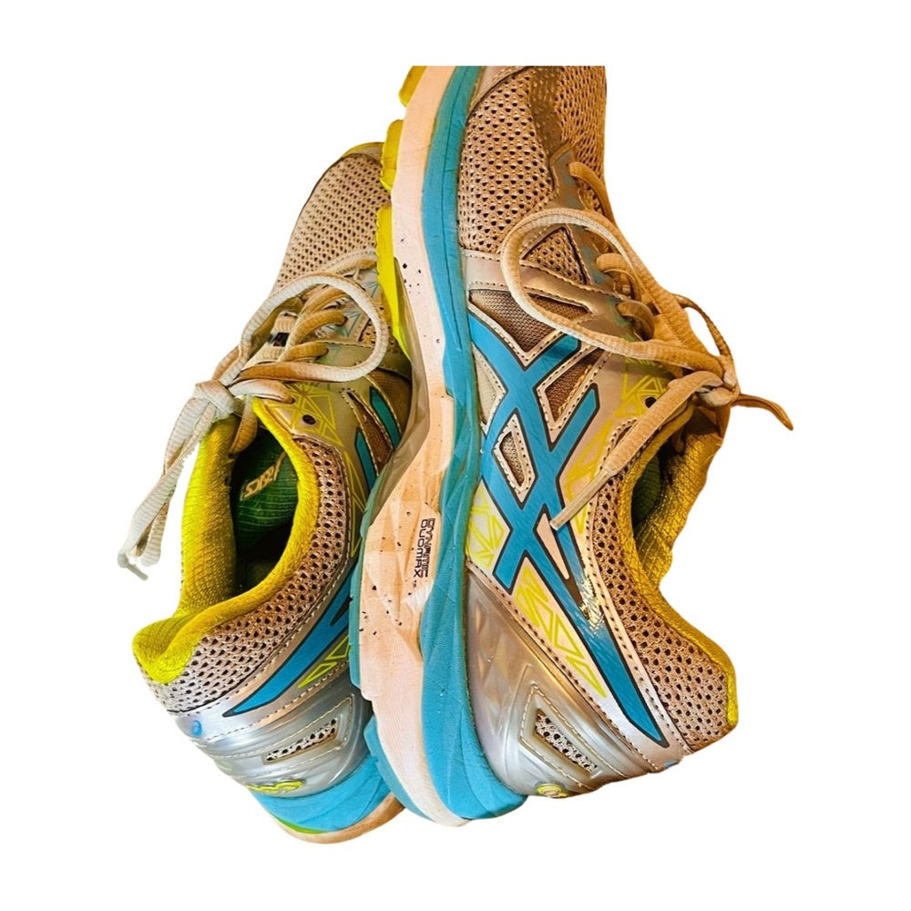 Women’s Asic’s GT-2000 T657N running sneakers 8.5 wide silver blue gently worn